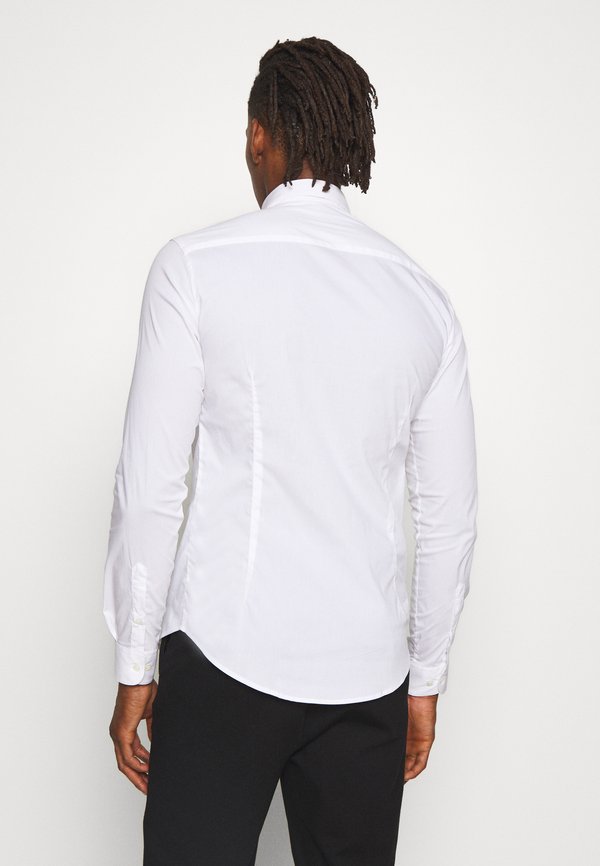 EXCLUSIVE CONTRAST LOGO - Shirt - whiite4
