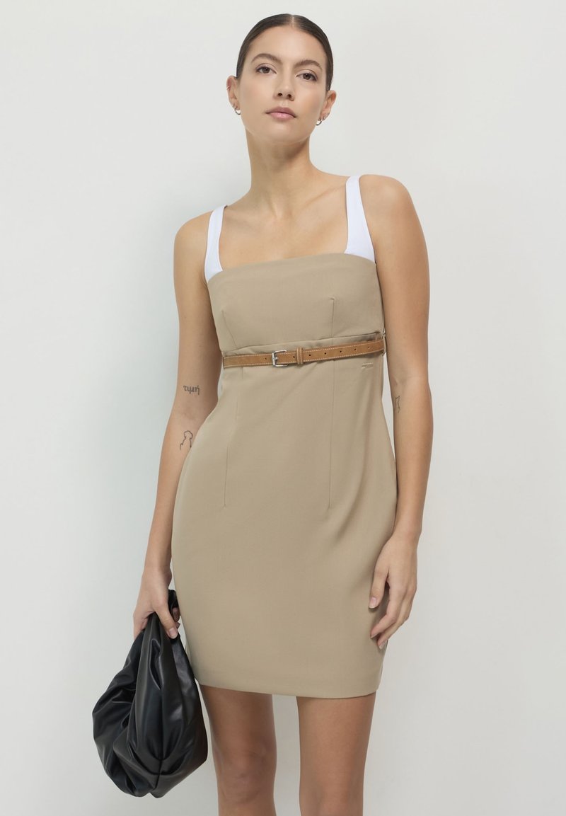 Abito Tubino St. John Knit Sport - Beige Latte Taglia 4 - Lana E Viscosa - Nuovo Con Etichetta