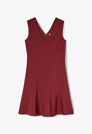 Burgundské bezramínkové šaty s V-výstřihem, přiléhavým tělem a rozšířeným lemem. Vyrobené z hladké tkaniny s jednoduchým designem a bez viditelného kovového spojení.
