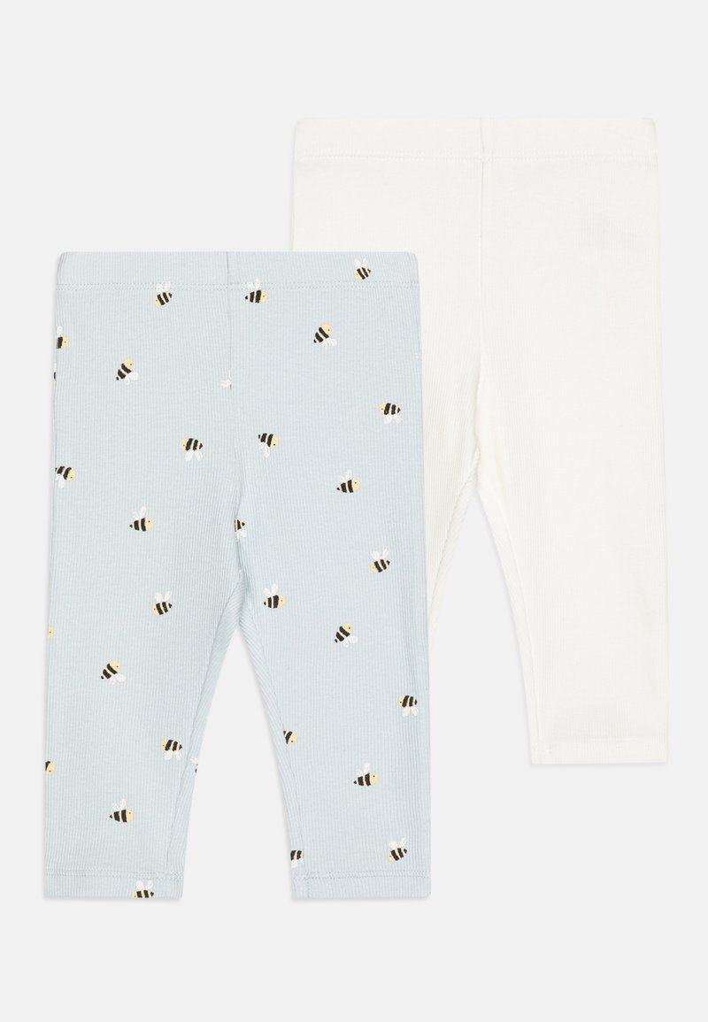 Deux paires de leggings : l'une bleue clair avec des motifs d'abeilles, l'autre blanche unie. Les deux sont en tissu côtelé avec une taille élastique.