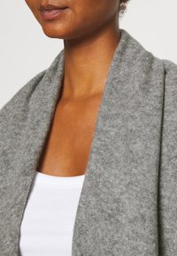 Repeat Strickjacke - light grey