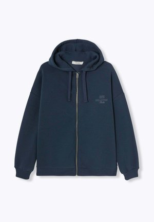Hoodie zippé bleu marine avec une poche avant, capuche avec cordon de serrage et logo brodé sur la poitrine. Fabriqué à partir d'un tissu doux et durable.