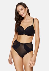 Czarny zestaw bielizny składający się z biustonosza i majtek o wysokim stanie, wykonany z gładkiego materiału, z przezroczystymi detalami oraz usztywnioną konstrukcją, z regulowanymi ramiączkami.