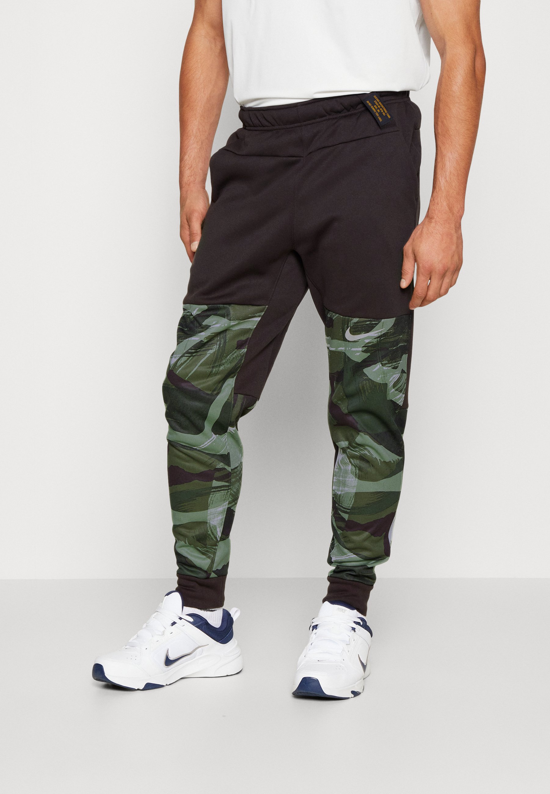 Nike Performance PANT TAPER CAMO - Pantalones - velvet brown/coconut milk/marrón Zalando.es