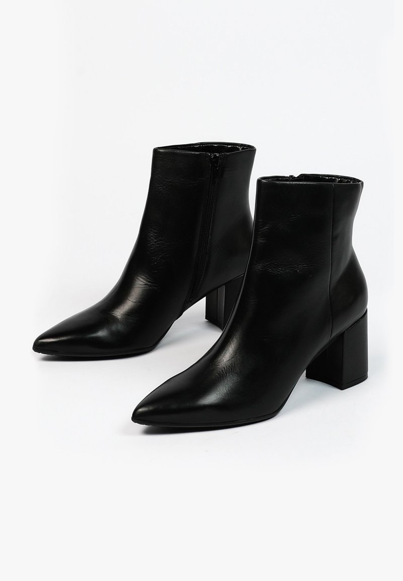 Manfield MIT ABSATZ Enkelkaarsjes schwarz/zwart