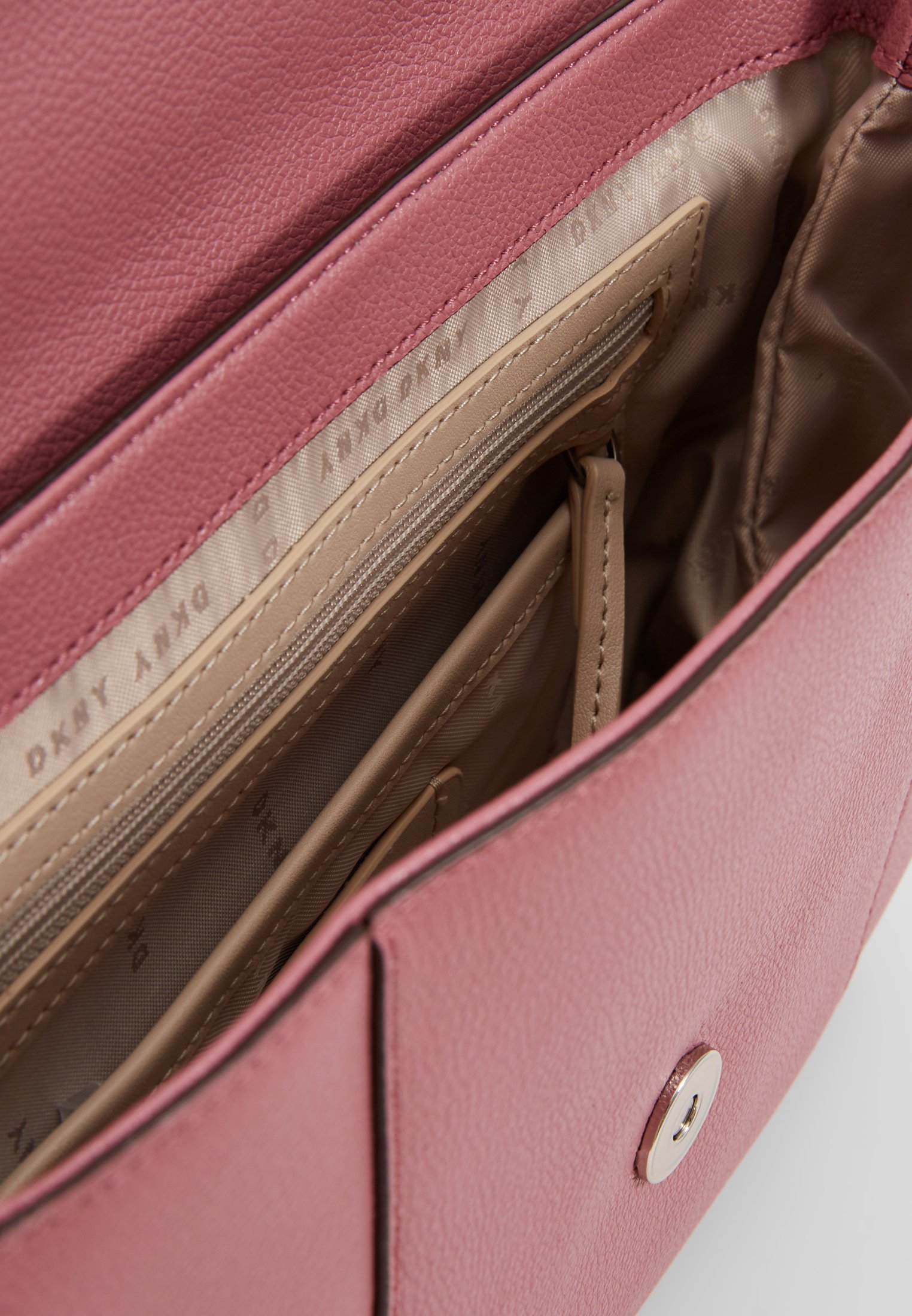 DKNY COLUMBUS SHOULDER FLAP Håndveske canyon rose DKNY COLUMBUS SHOULDER FLAP Håndveske canyon rose