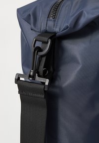 Björn Borg CLASSIC SPORTS BAG - Sporttáska - odyssey gray