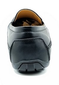 Chaussure en cuir noir avec une tige lisse, de forme ronde et un intérieur rembourré. Dispose d'une semelle antidérapante pour l'adhérence et de détails de couture.