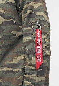 Alpha Industries FIT - Felpa - camo