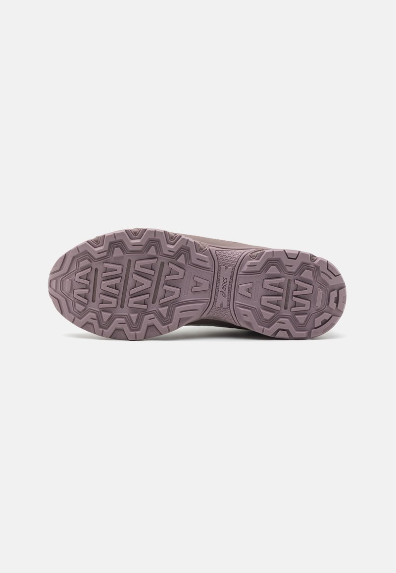 Semelle de chaussure avec un design texturé et robuste en violet clair. Présente un motif de semelle multidirectionnel pour une traction et une stabilité améliorées.
