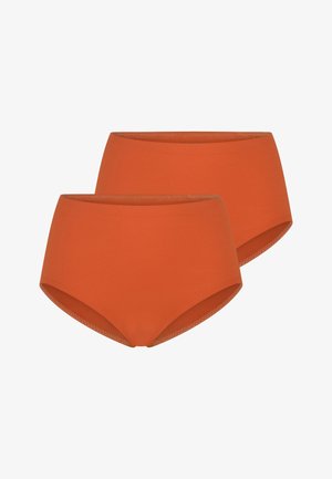 Zwei schlichte orangefarbene, nahtlose, hoch taillierte Damenunterhosen vor weißem Hintergrund.