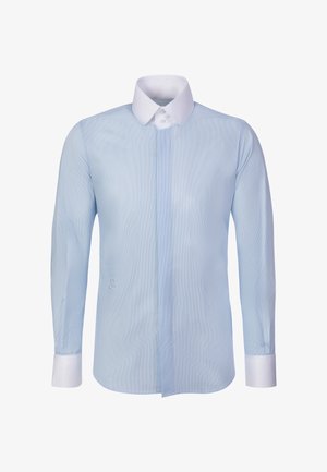 Hellblaues Herrenhemd mit feinen Streifen, weißem Kragen und Manschetten, Knopfleiste vorne, langen Ärmeln und verdeckten Knöpfen.