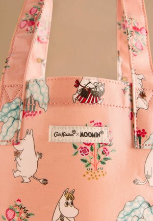 Pink tote bag featuring Moomin characters and floral patterns. Made of durable material with stitched handles and a logo tag.