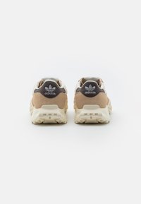 adidas Originals RETROPY E5 WRP UNISEX - Tenisky - magic beige/off white/sand strata