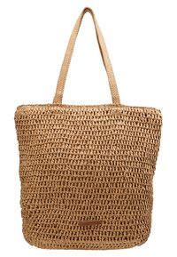 Vävd stråväska i naturlig beige, med två robusta handtag, en rymlig rektangulär form och en liten läderdetalj med etikett.