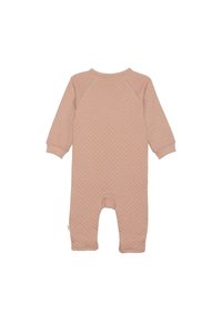 Kvältad, långärmad babyoverall i mjuk dammig rosa. Har ribbade muddars och en rund halsringning, med tryckknappslås i botten.