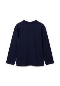 Granatowa koszulka z długim rękawem, z okrągłym dekoltem, widoczna od tyłu na białym tle.