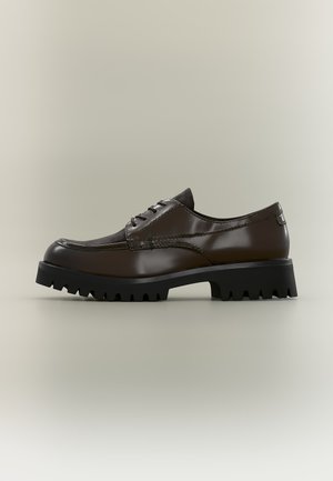 Tamaris, Veterschoenen - mocca