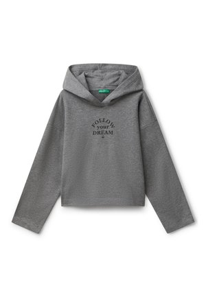 Grijze lange mouw hoodie met een voorkant slogan "VOLG je DROMEN" in zwarte tekst, plat gelegd op een witte achtergrond.