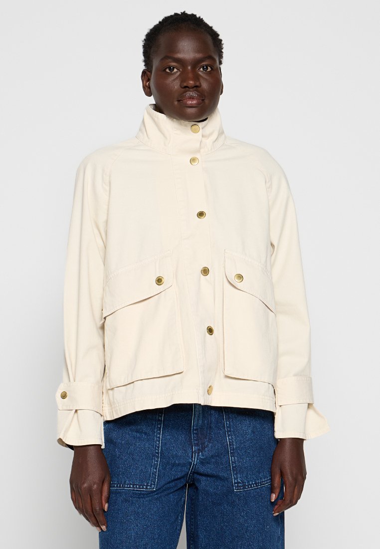 Barbour International Lichte jas wit Barbour International Lichte jas wit