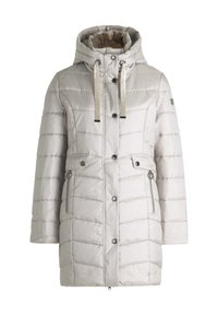 Manteau d'hiver matelassé gris clair avec capuche bordée de fourrure. Présente un design matelassé horizontal, des accessoires argentés et deux poches avant à boutons.