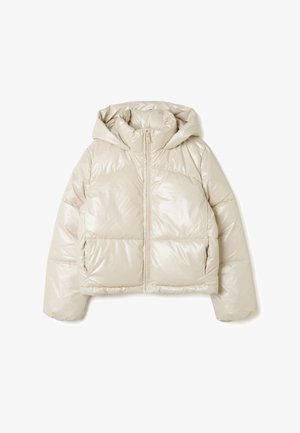 Beige gewatteerde jas met een glanzende, gestikte textuur, een volledige ritssluiting en een capuchon. Voorzien van twee voorzakken en een verkorte ontwerp.