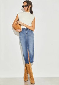 Lipsy HIGH RISE SPLIT FRONT PETITE - Pliiatsseelik - blue denim