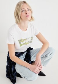 Levi's® PERFECT - Triko s potiskem - scenic