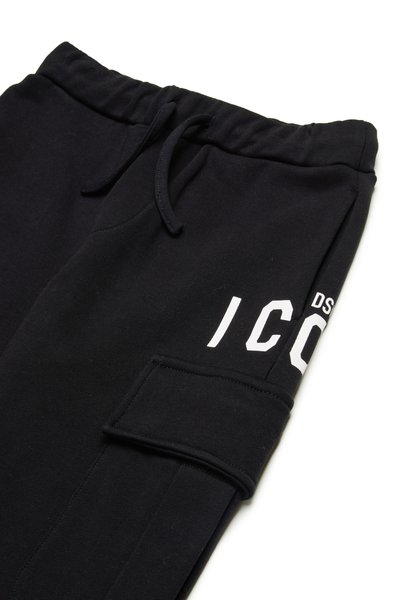Pantaloni jogger neri realizzati in tessuto misto cotone, con vita regolabile con cordino, tasche laterali e testo stampato bianco sulla coscia.