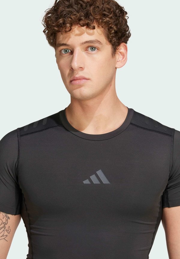 TECHFIT CONTROL - Sports T-shirt2