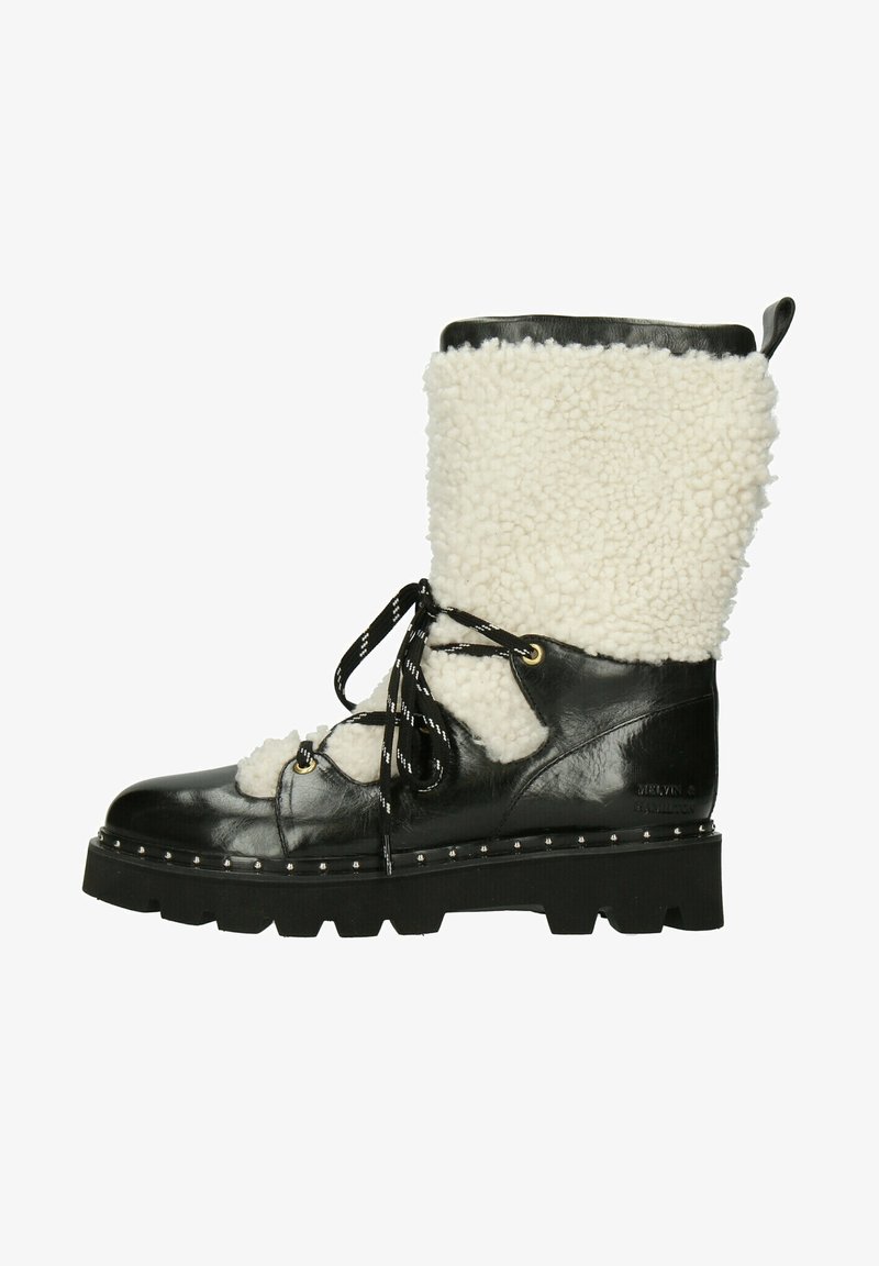 Botte mi-mollet en cuir noir et mouton blanc avec semelle épaisse, lacets noirs, œillets métalliques et détail de garniture cloutée.