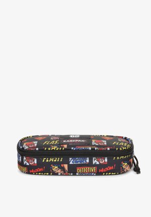 Astuccio in tessuto nero, con stampe colorate di personaggi dei fumetti e testo. Forma rettangolare con chiusura a zip e etichetta con marchio.