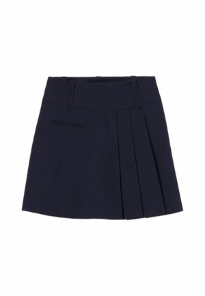 Mini-jupe plissée bleu marine avec passants de ceinture et une unique poche horizontale fendue sur le devant côté gauche.