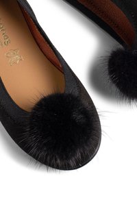 Pisamonas Bailarinas - black