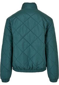 Quiltet teal pufferjakke med ståkrave. Har elastiske manchetter og kant; et diamantmønster over stofstrukturen.