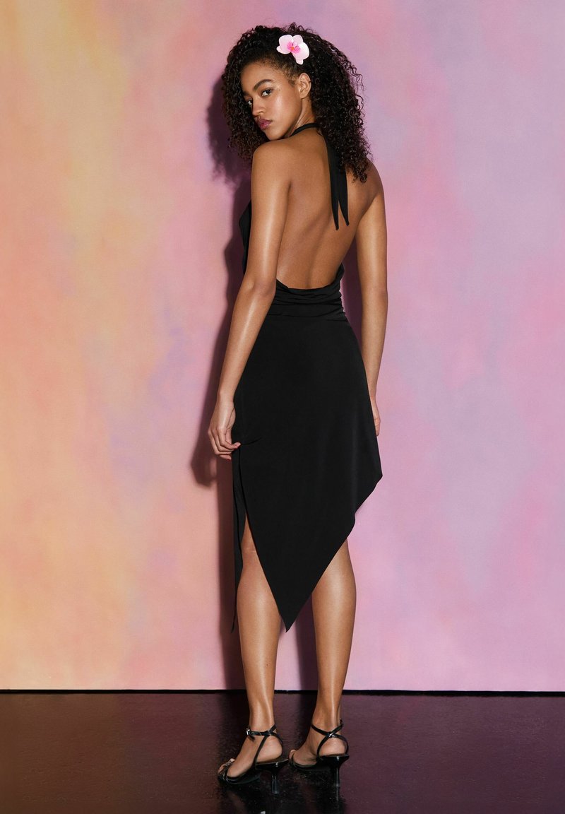 Bershka - ASYMMETRIC WITH RING DETAIL - MIDI - Cocktail dress / Party dress - black, Enlarge