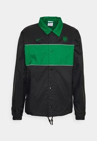 Zwarte jas met een groene horizontale streep, voorzien van een knoopsluiting, een kraag, een verstelbare tailleband en een klein logo op de linkerborst.