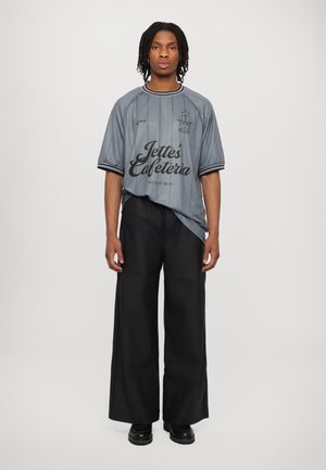 LOGO FOOTBALL TEE UNISEX - Print T-shirt - mist grey