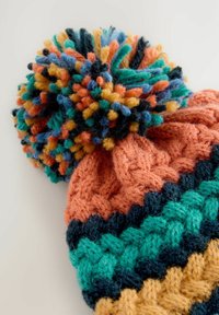 Non sélectionné, bright cable stitched