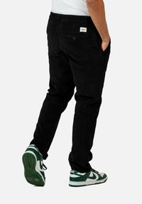 Reell REGULAR FLEX - Chino - black cord
