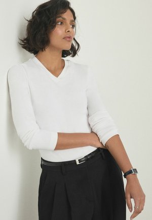 Next, REGULAR FIT - LONG SLEEVE HIGH V-NECK FITTED T-SHIRT - Langærmet T-shirt - white