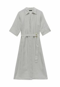Jasnoszara lniana sukienka koszulowa z kołnierzykiem, krótkimi rękawami, paskiem w talii i sylwetką w kształcie litery A do kolan.
