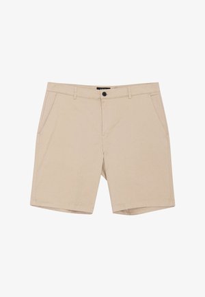 Bézs színű férfi szabott rövidnadrágok elülső zsebekkel, övhurkokkal és fekete gombos rögzítéssel a derékrésznél.