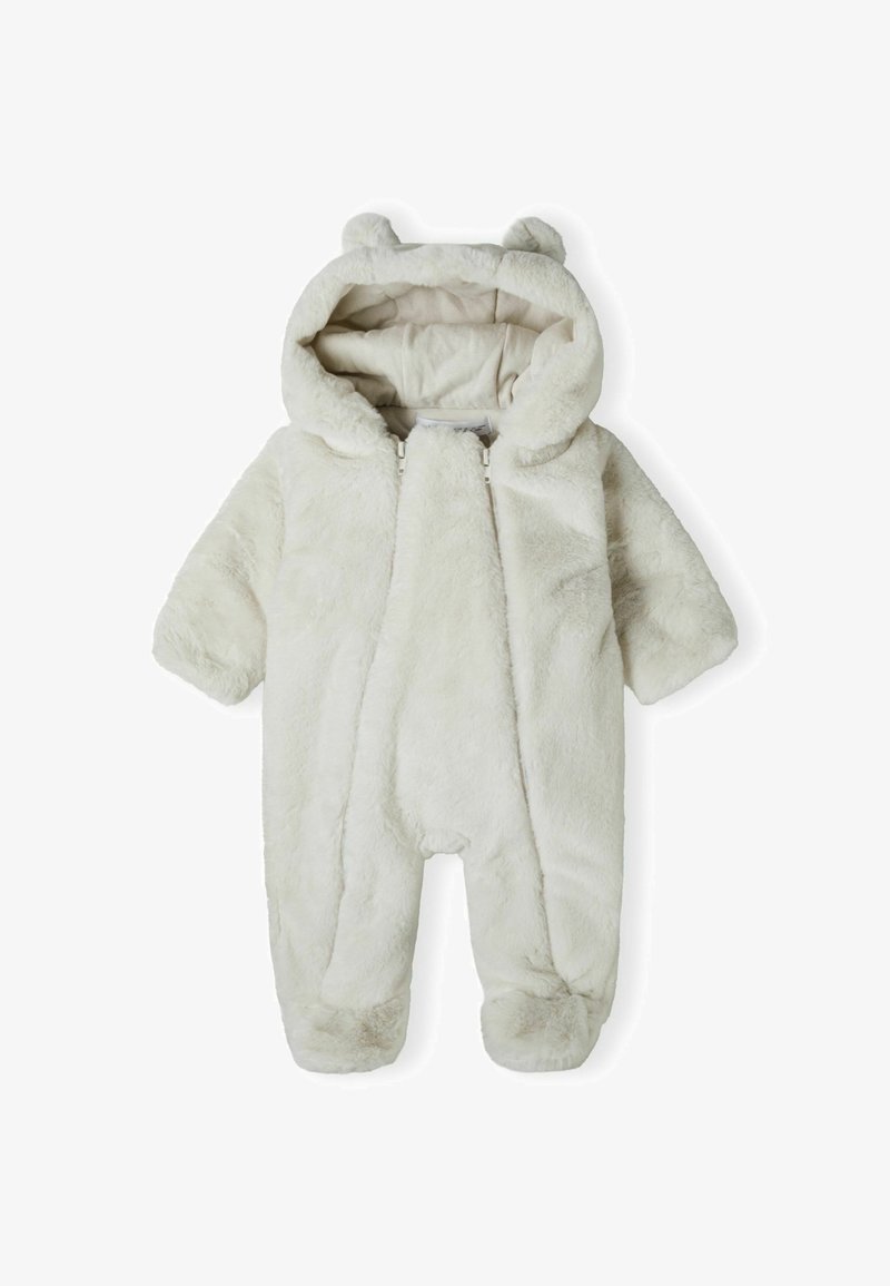 Combinaison pour bébé en fausse fourrure blanche avec capuche, ornée d'oreilles d'ours, fermée par zip, et au toucher pelucheux pour chaleur et confort.