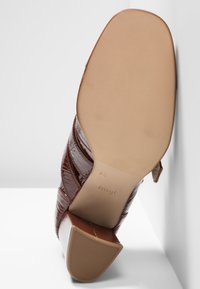 Högl High heeled ankle boots - brown