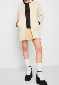 ONLY Abrigo corto - beige