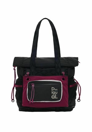 Sac cabas noir et bordeaux avec longues poignées, poche avant zippée avec logo « Desigual » et poches latérales en maille avec fermetures à cordon.