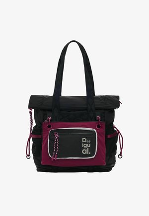 Sort og burgunder tote taske med lange hanke, forlommelomme med lynlås med "Desigual"-logo og sidelommer i net med snorelukning.