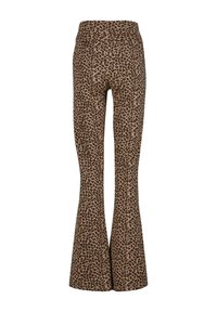 Pantalon taille haute à imprimé léopard marron avec jambes évasées, vu de dos sur fond blanc.