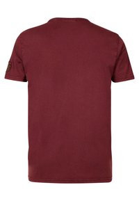 Bordeaux katoenen T-shirt met een ronde hals, korte mouwen en een rechthoekige vorm. Heeft een klein stoffen label op de linker mouw.
